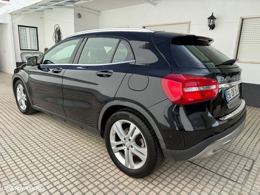 Mercedes-Benz GLA 200 - 11