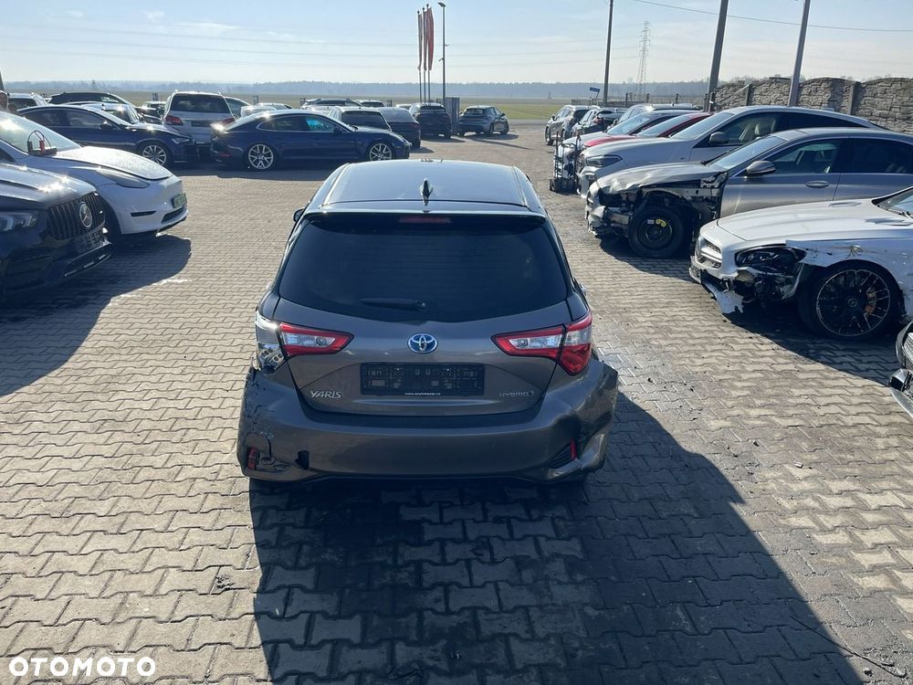 Toyota Yaris Hybrid 100 Selection Pure - 7