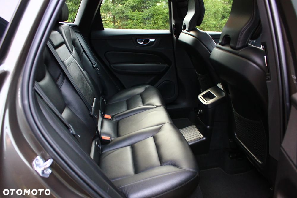 Volvo XC 60 T8 AWD Recharge Geartronic Polestar Engineered - 34