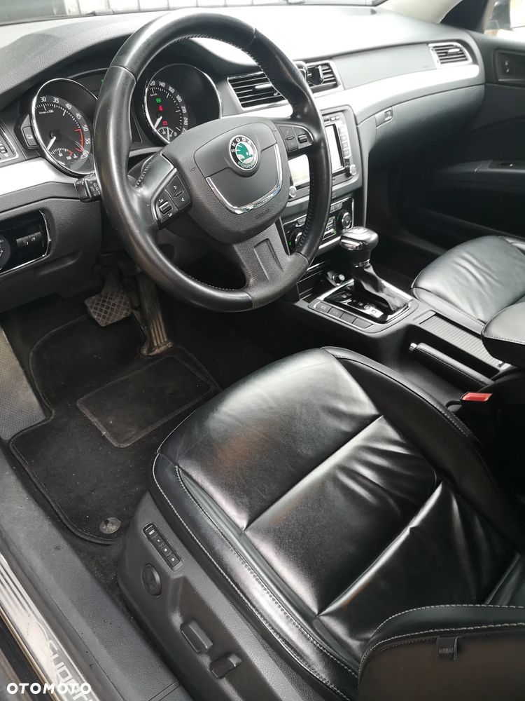 Skoda Superb 2.0 TDI Elegance DSG - 11