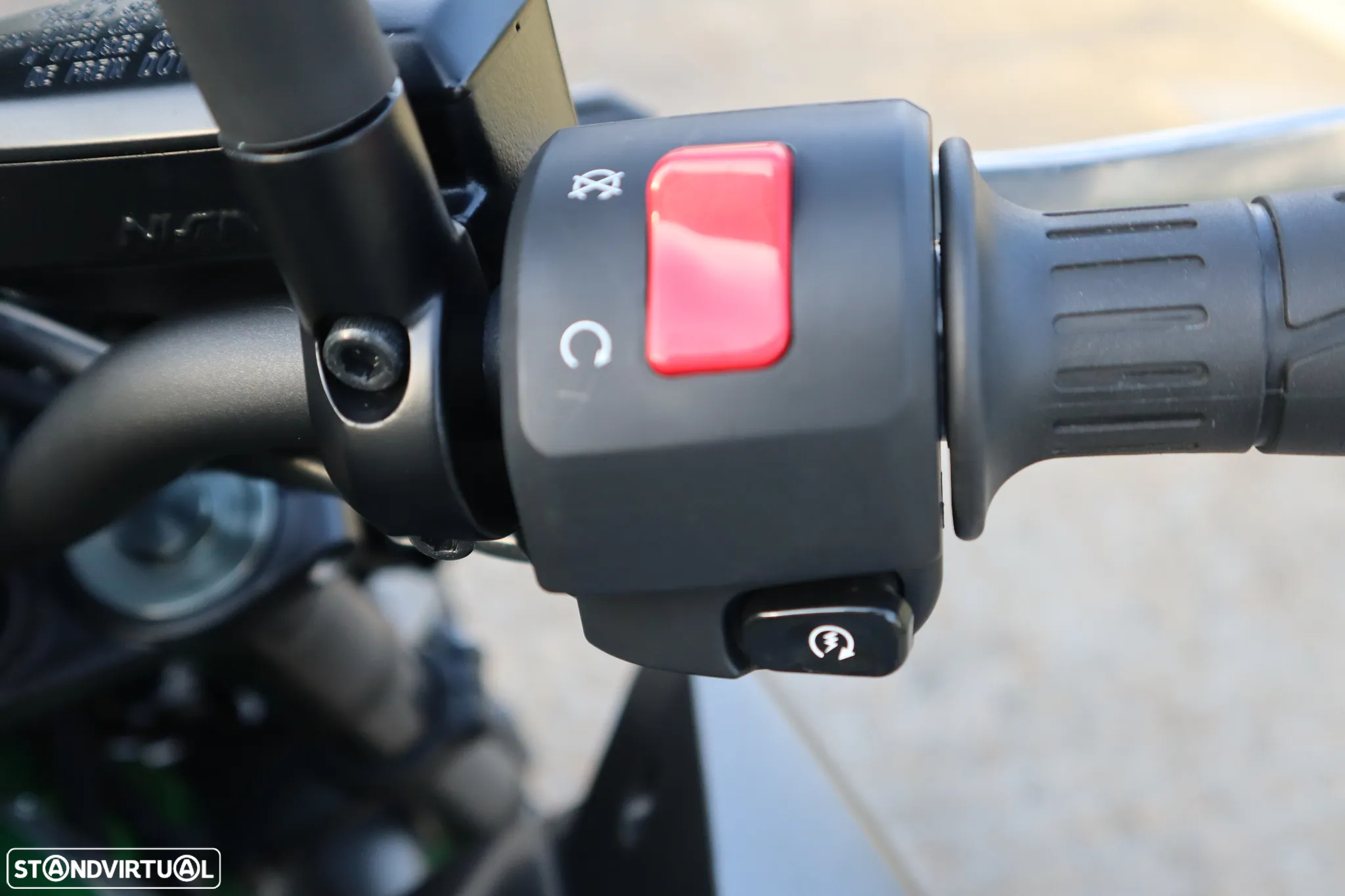 Kawasaki ZR 900F - 15