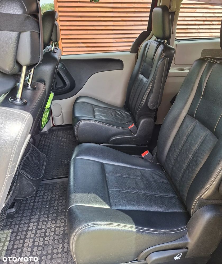 Chrysler Town & Country 3.6 Limited - 11