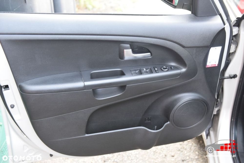 Kia Venga - 15