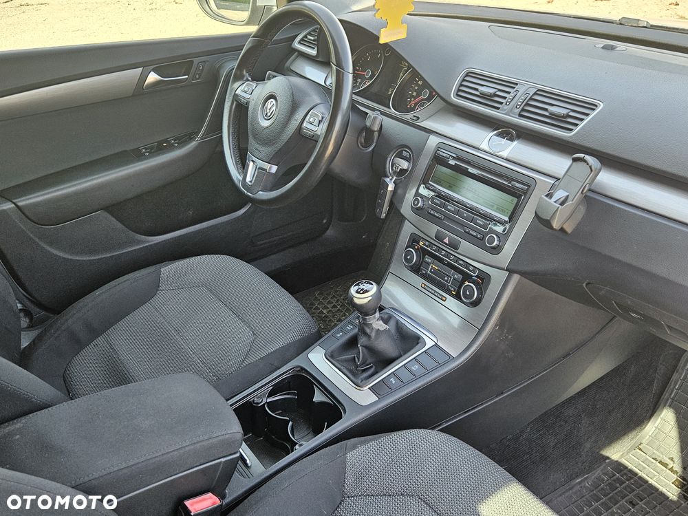 Volkswagen Passat 1.6 TDI Comfortline - 8