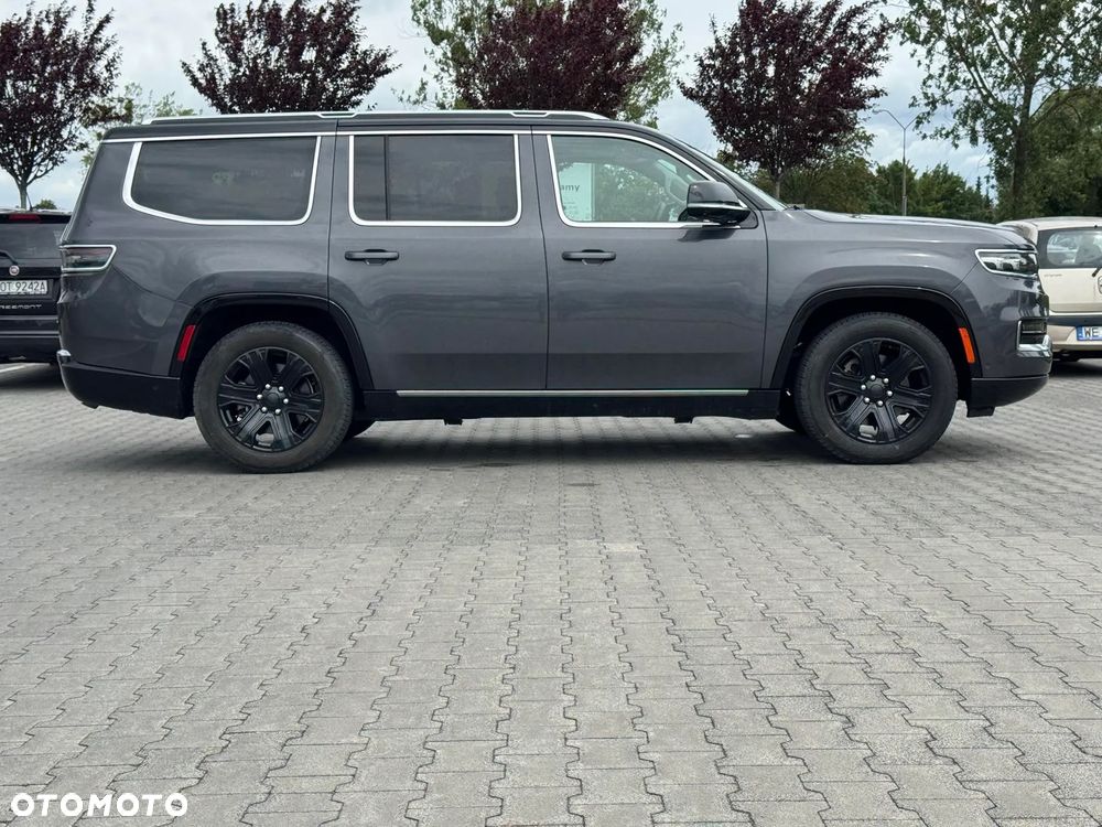 Jeep Grand Wagoneer - 11