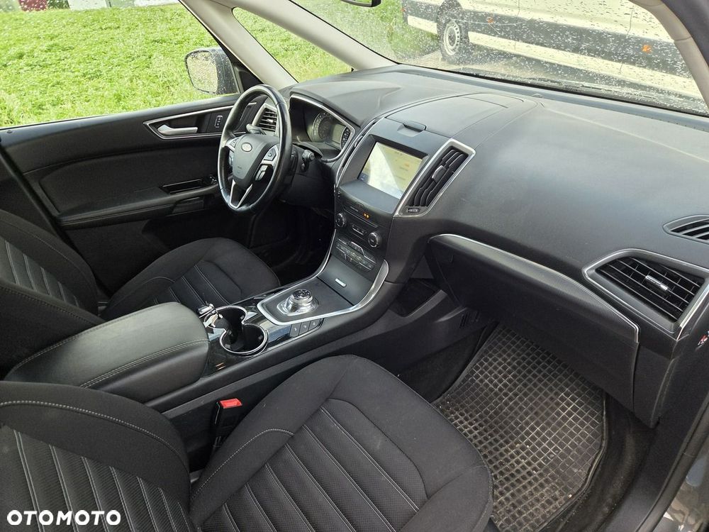 Ford Galaxy - 8