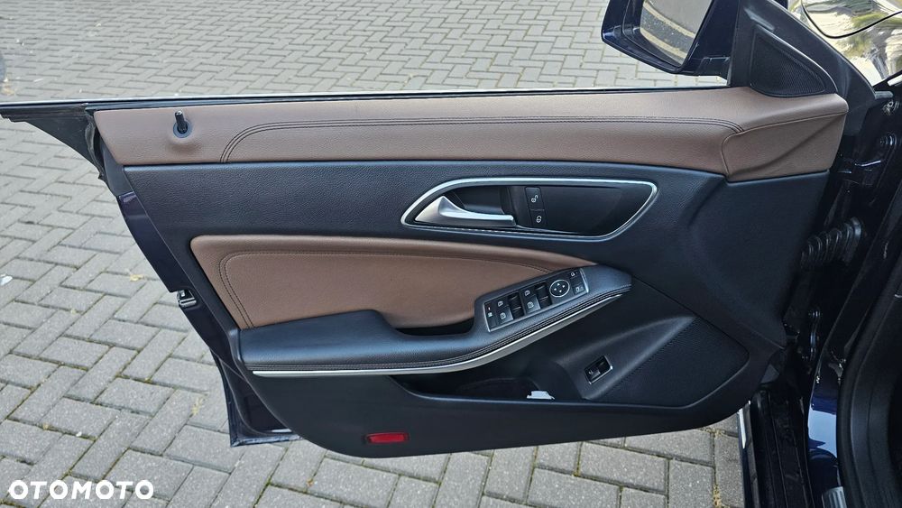 Mercedes-Benz CLA 180 AMG Line - 20