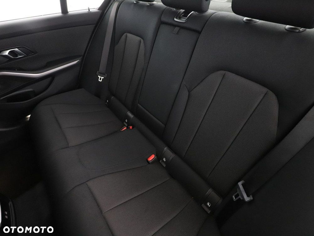 BMW Seria 3 330e Advantage - 17