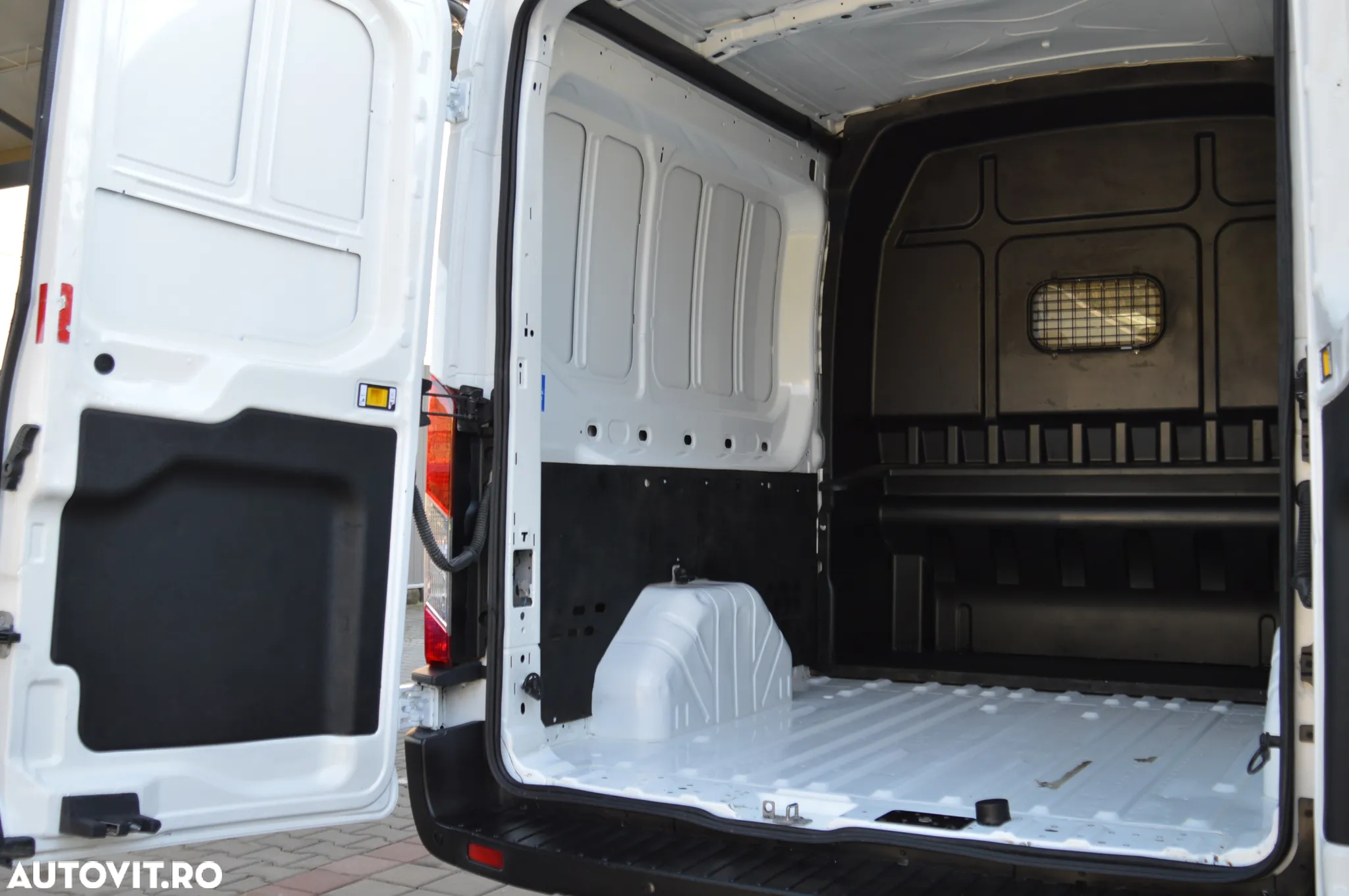 Ford Transit 2.0TDCI L3H3 7 Locuri - 33