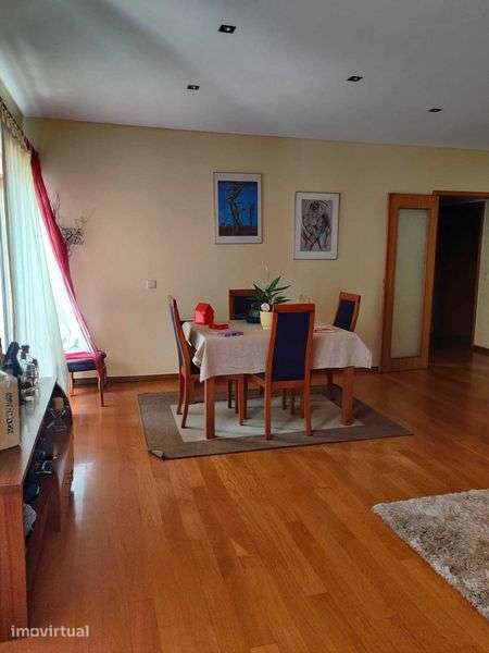 Apartamento T3 bem localizado - Grande imagem: 2/12