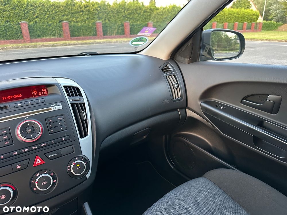 Kia Ceed 1.4 L Euro2012 - 30