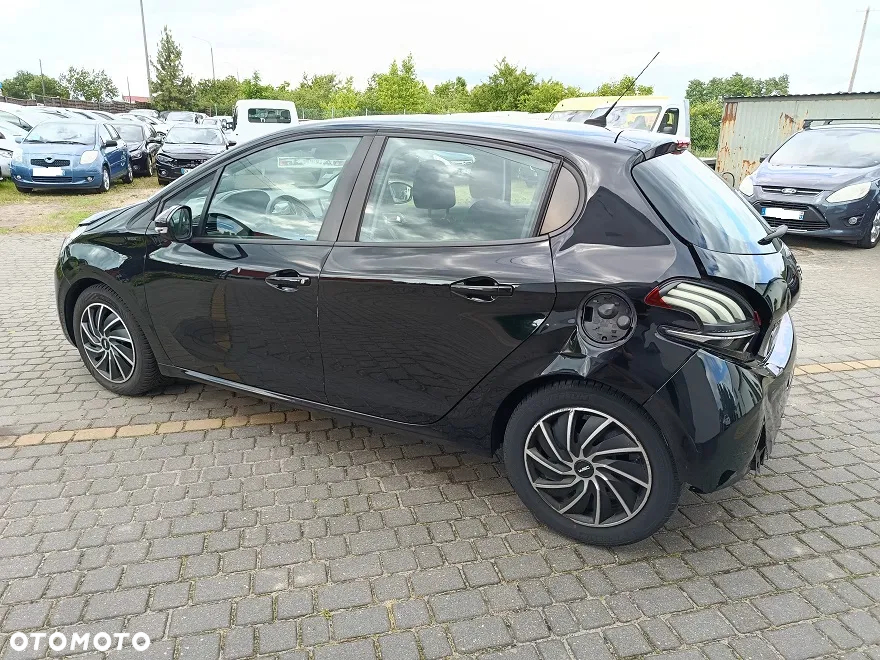 Peugeot 208 - 4