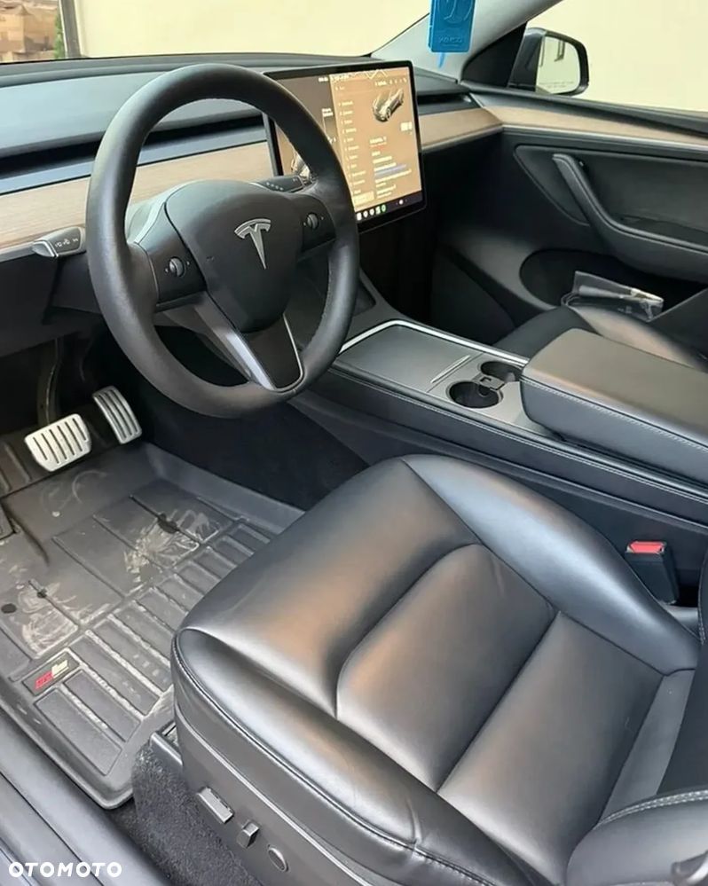 Tesla Model Y Performance Dual Motor AWD - 8
