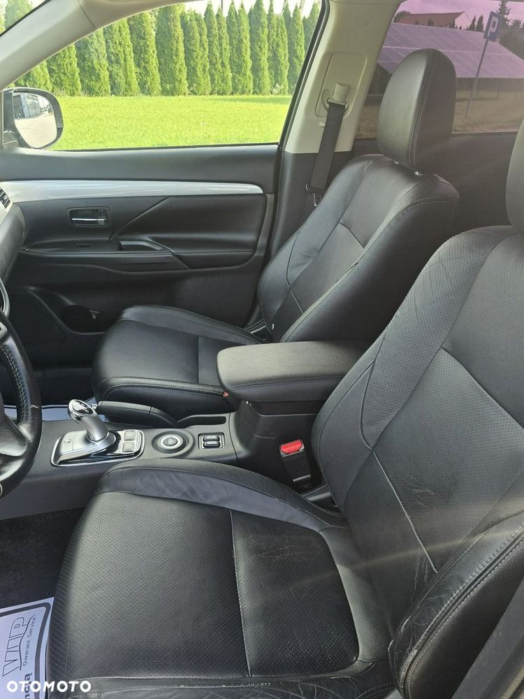 Mitsubishi Outlander - 16