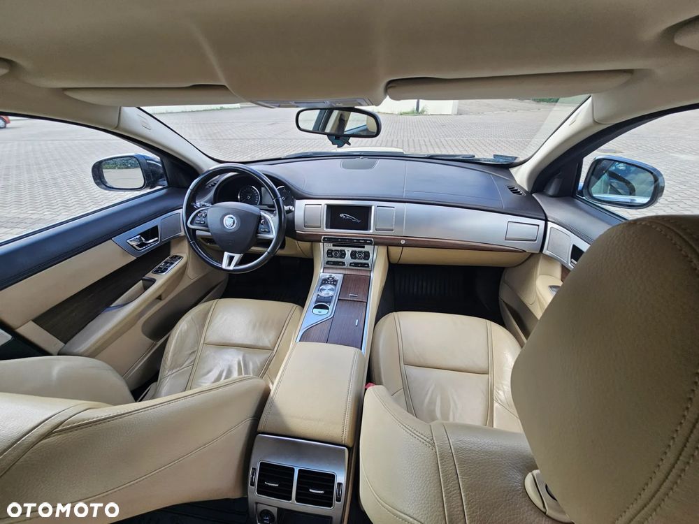 Jaguar XF 2.2 D Luxury - 15