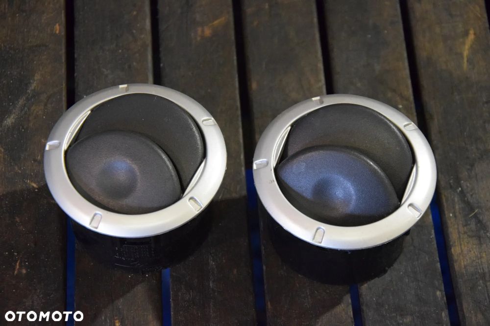 Dacia Sandero I 08-12 Kratka nawiewu Logan Duster - 1