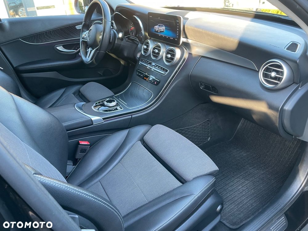 Mercedes-Benz Klasa C 300 9G-TRONIC - 11