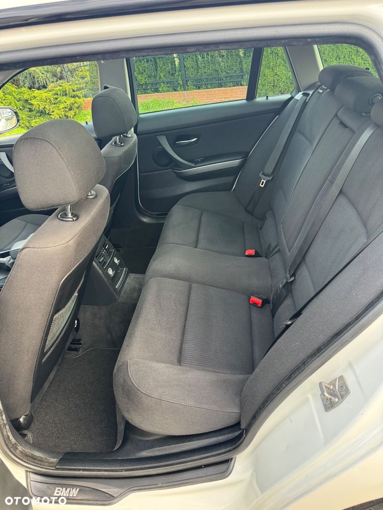 BMW Seria 3 318d DPF Edition Exclusive - 17