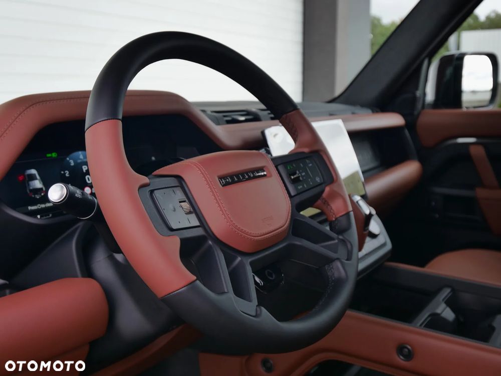 Land Rover Defender - 20