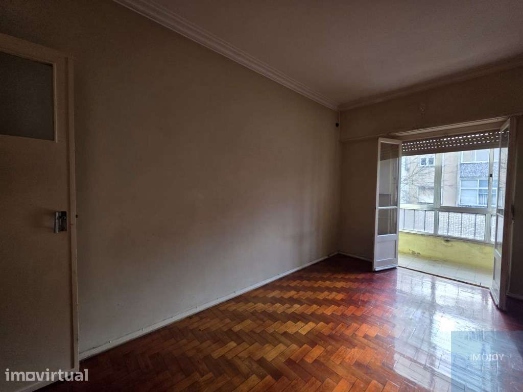 Apartamento T3 Renovado com Vista para Monsanto em Benfica - Grande imagem: 3/20