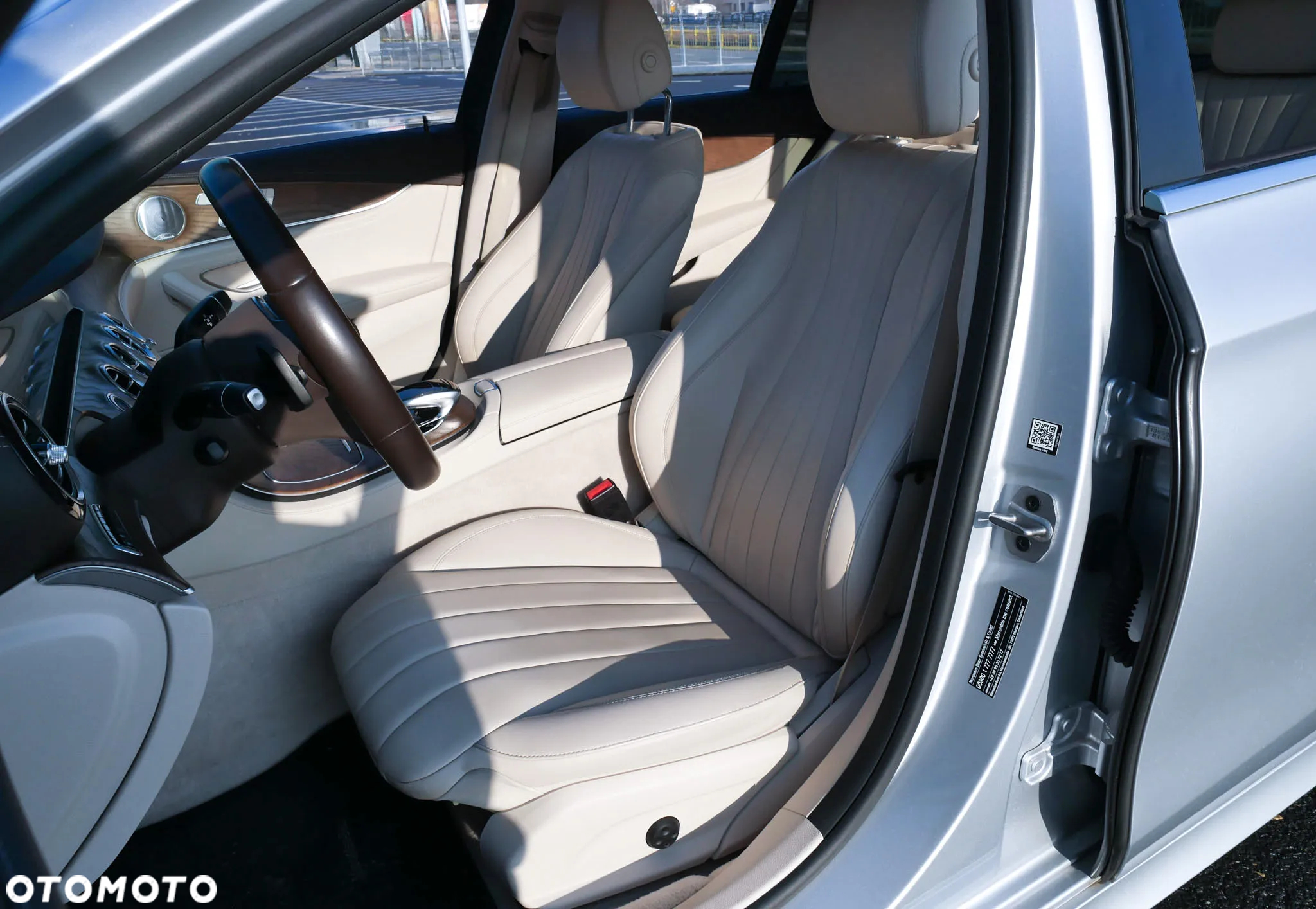 Mercedes-Benz Klasa E 300 de AMG - 12