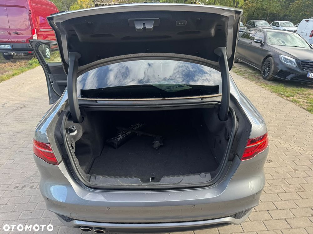 Jaguar XE 2.0 D200 mHEV R-Dynamic Black - 17