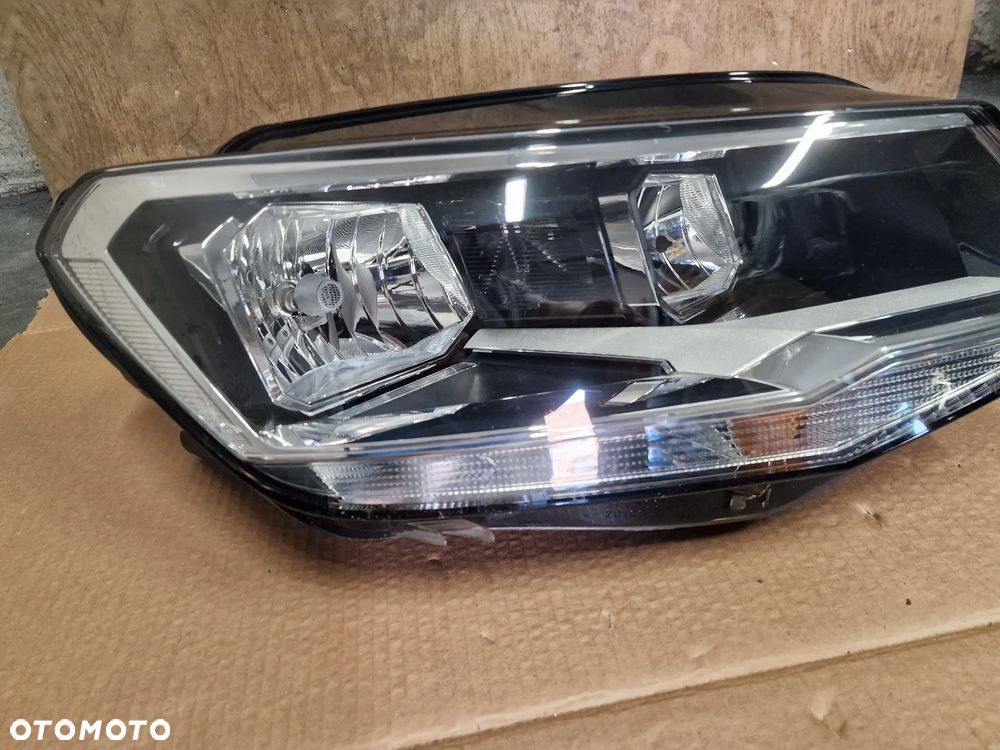 Reflektor  prawy  przód  vw CADDY  lift 2K1 941 006B - 1