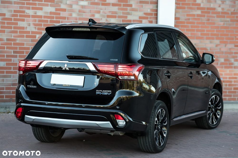 Mitsubishi Outlander Instyle NAVI + - 8