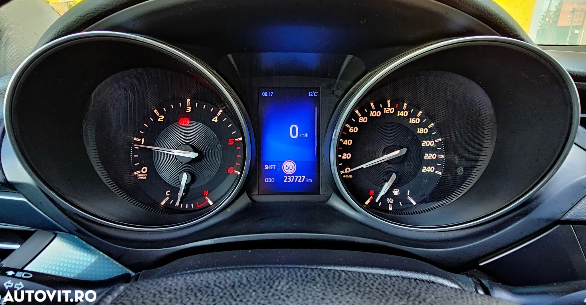 Toyota Avensis 1.6 D-4D Executive - 25