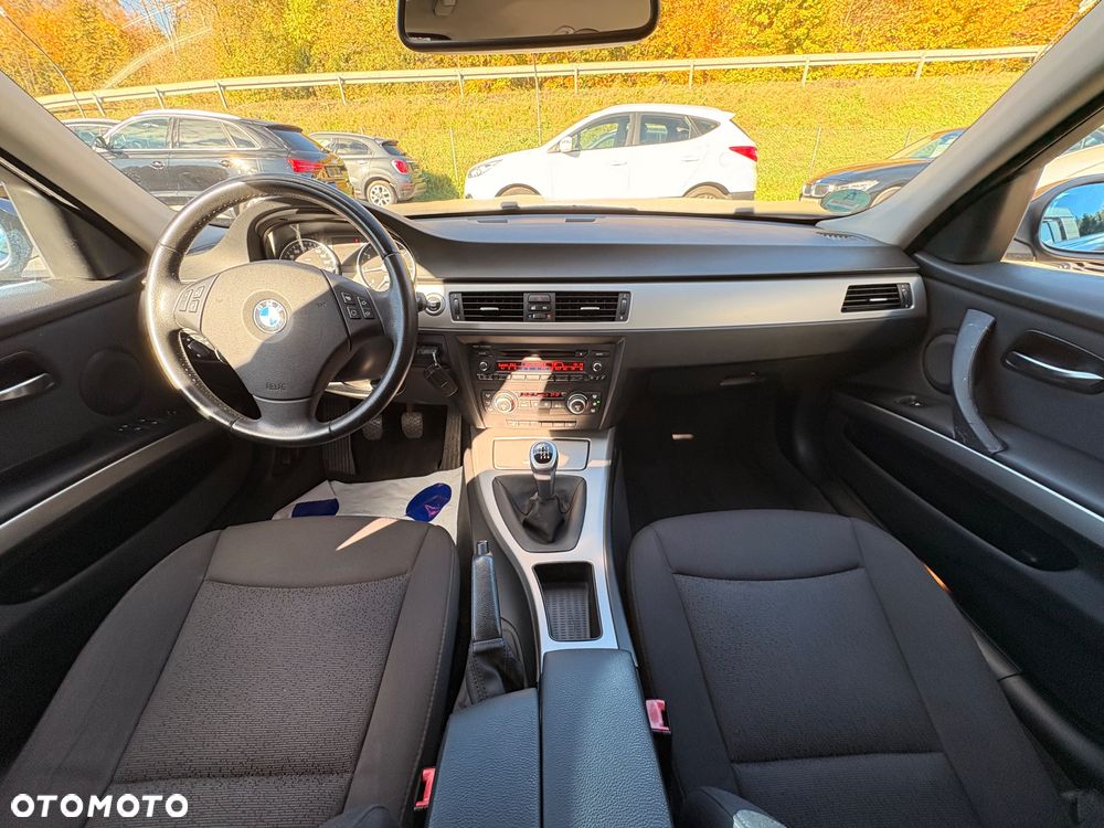 BMW Seria 3 318i Touring - 20