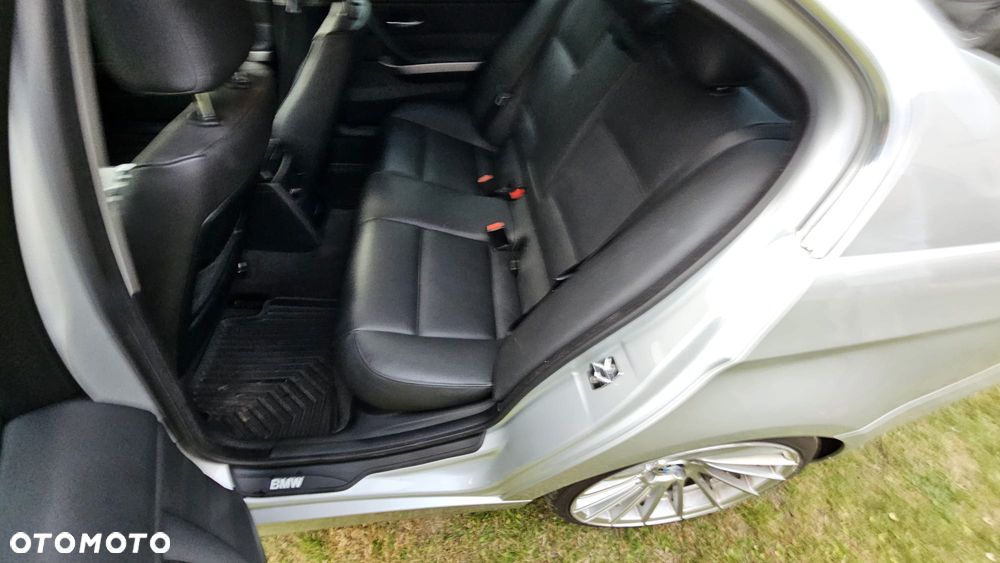 BMW Seria 3 325i - 14