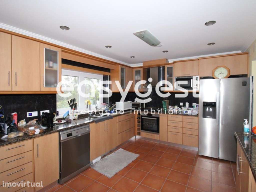 Moradia V4 com excelente exposição solar localizada em Salir Do Porto - Grande imagem: 2/21