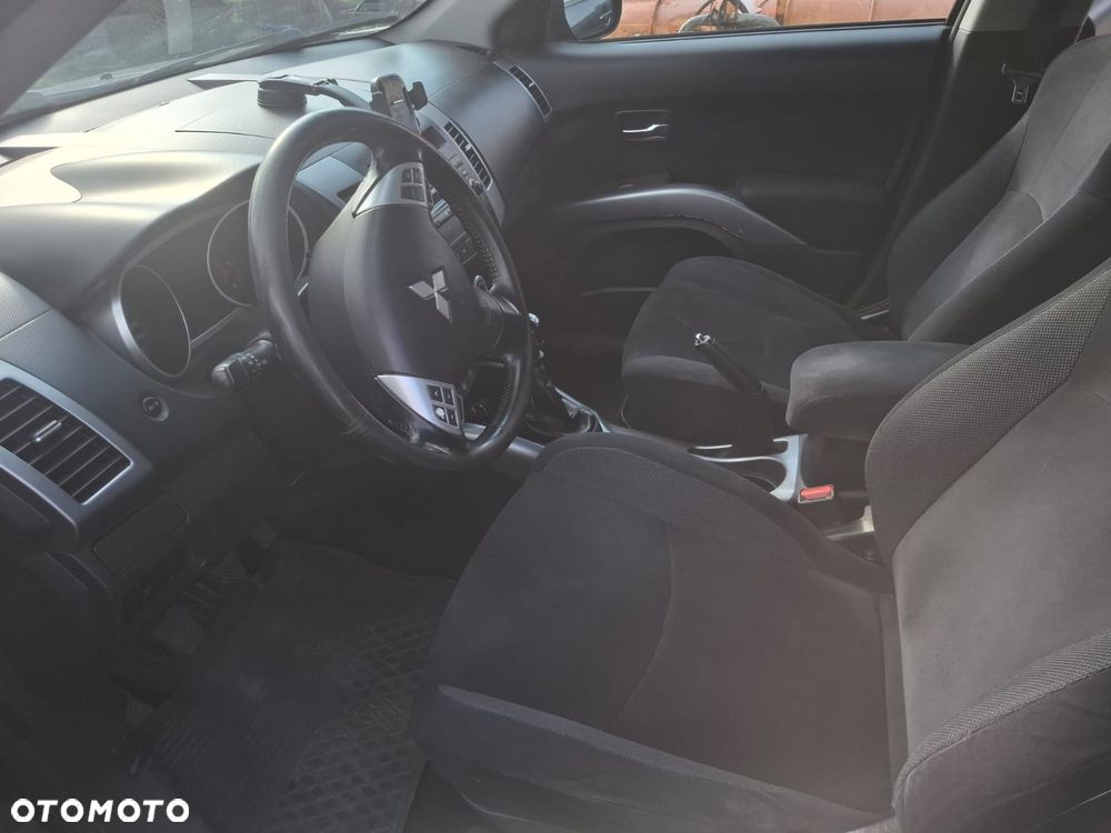 Mitsubishi Outlander - 8