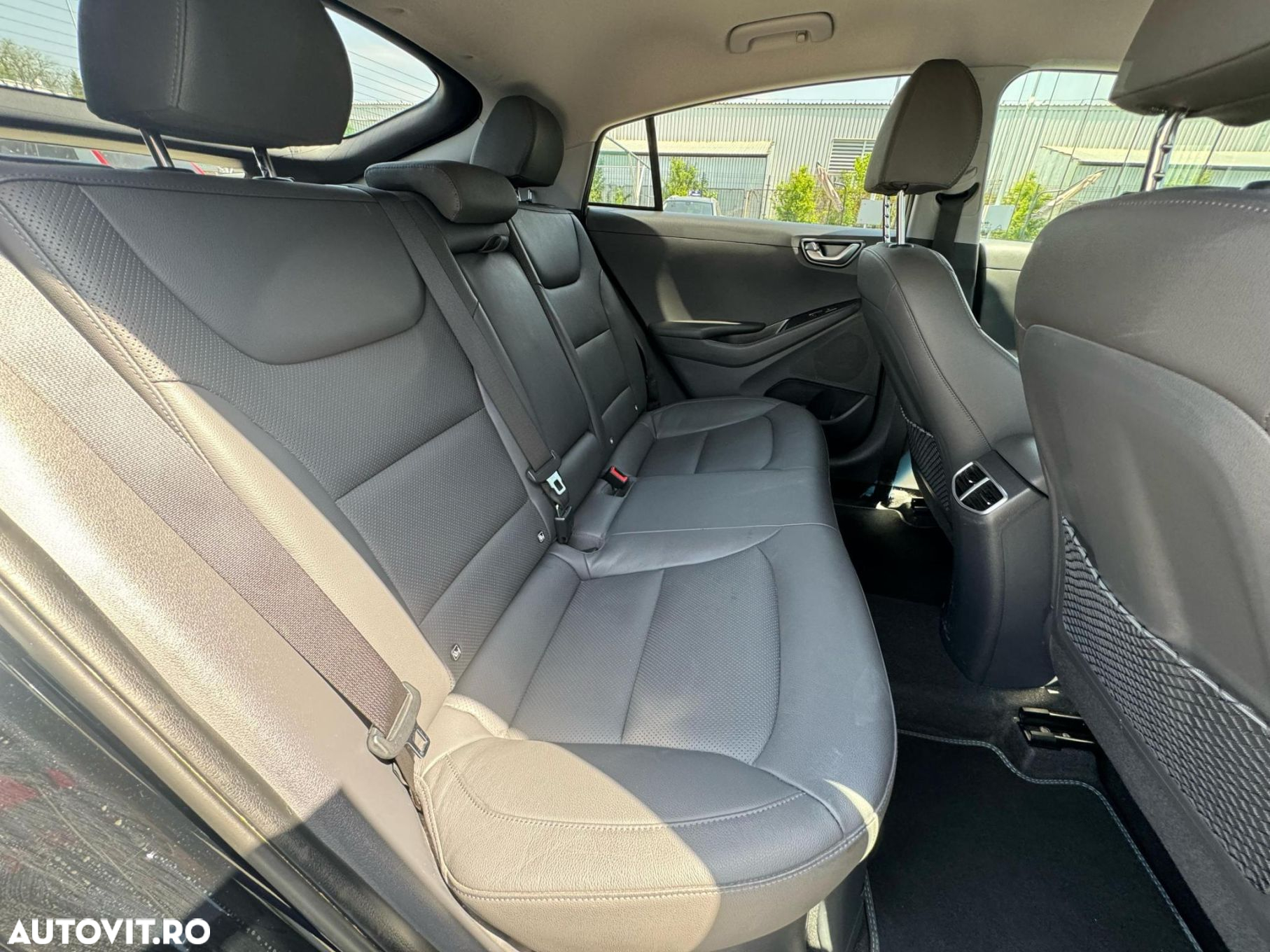 Hyundai IONIQ - 19
