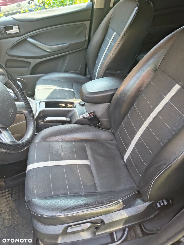Ford Kuga 2.0 TDCi 2x4 Titanium - 15