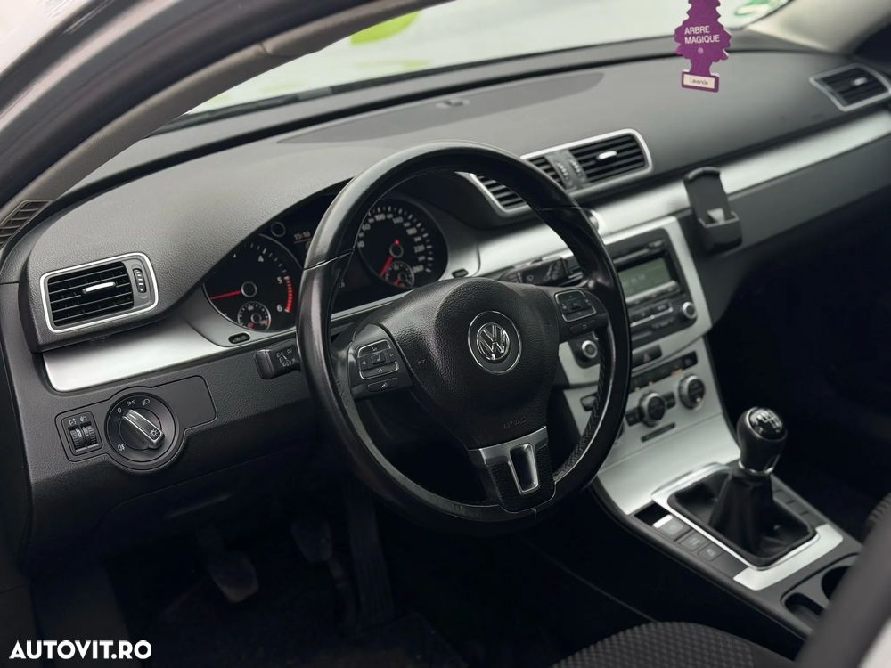 Volkswagen Passat Variant 2.0 TDI Blue TDI Comfortline - 38