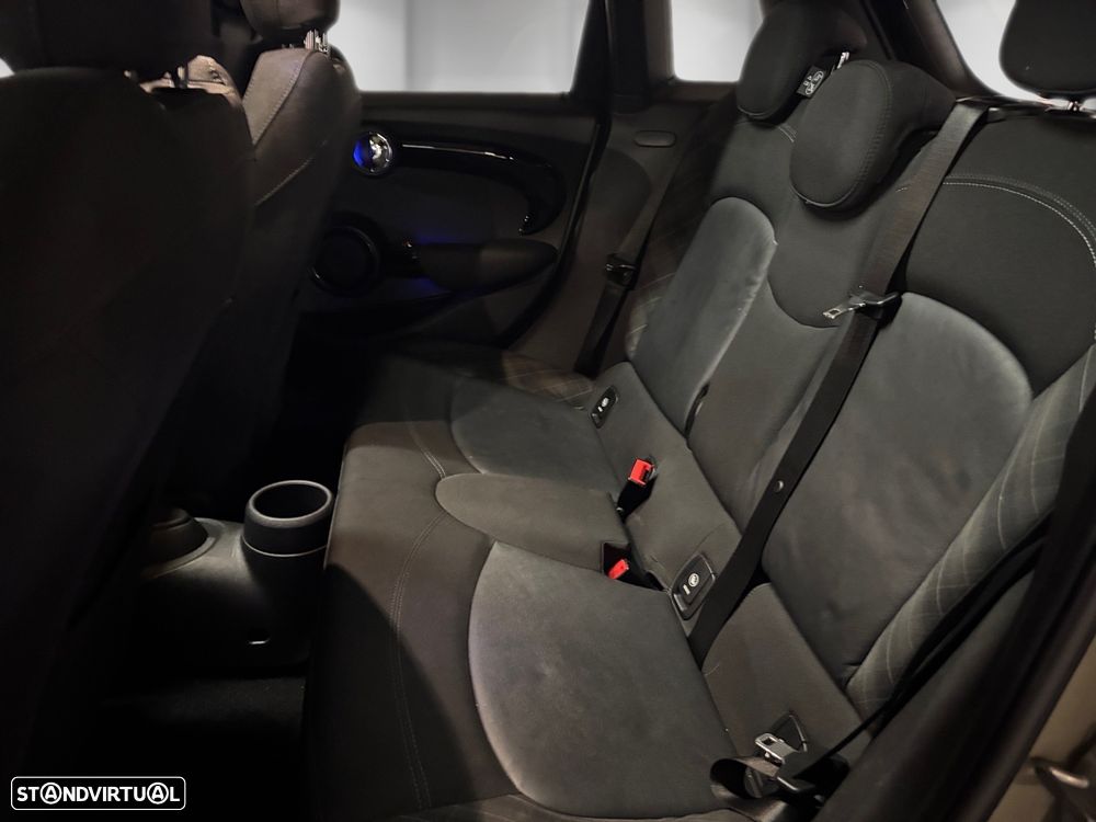 MINI 5 Portas Cooper Auto - 6