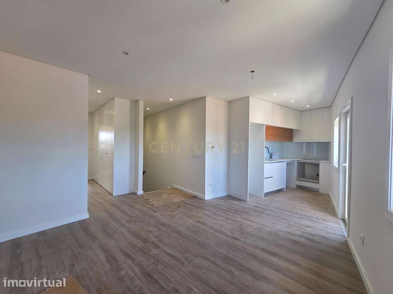 ANDAR MORADIA T2+1 | JARDIM | TERRAÇO| ANEXO | FÂNZERES - Grande imagem: 2/17