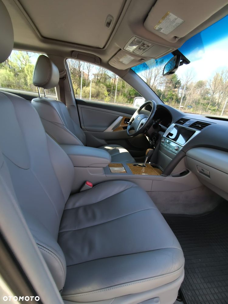 Toyota Camry - 13