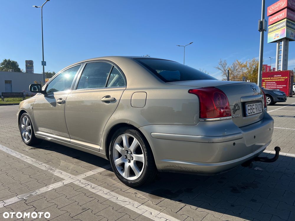 Toyota Avensis 2005 photo 4