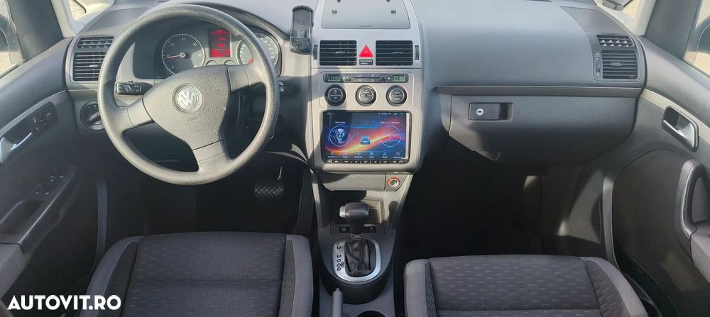 Volkswagen Touran 1.9 TDI DPF DSG Trendline - 16