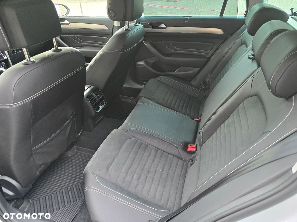 Volkswagen Passat 2.0 TDI SCR DSG 4Motion Elegance - 19