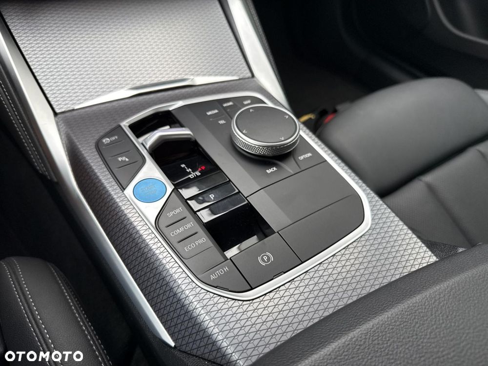 BMW i4 - 16