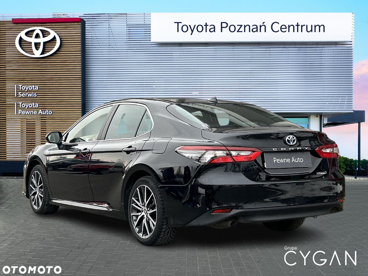 Toyota Camry - 3