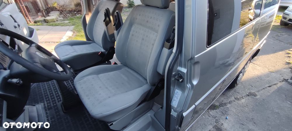 Volkswagen Caravelle - 13