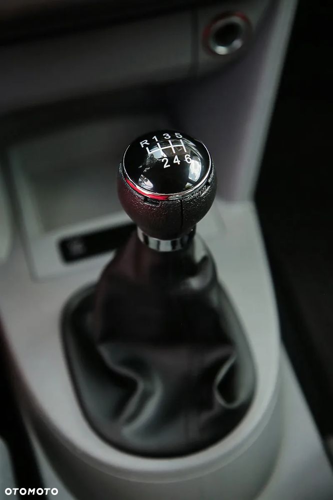 Volkswagen Touran 2.0 TDI DPF Trendline - 17