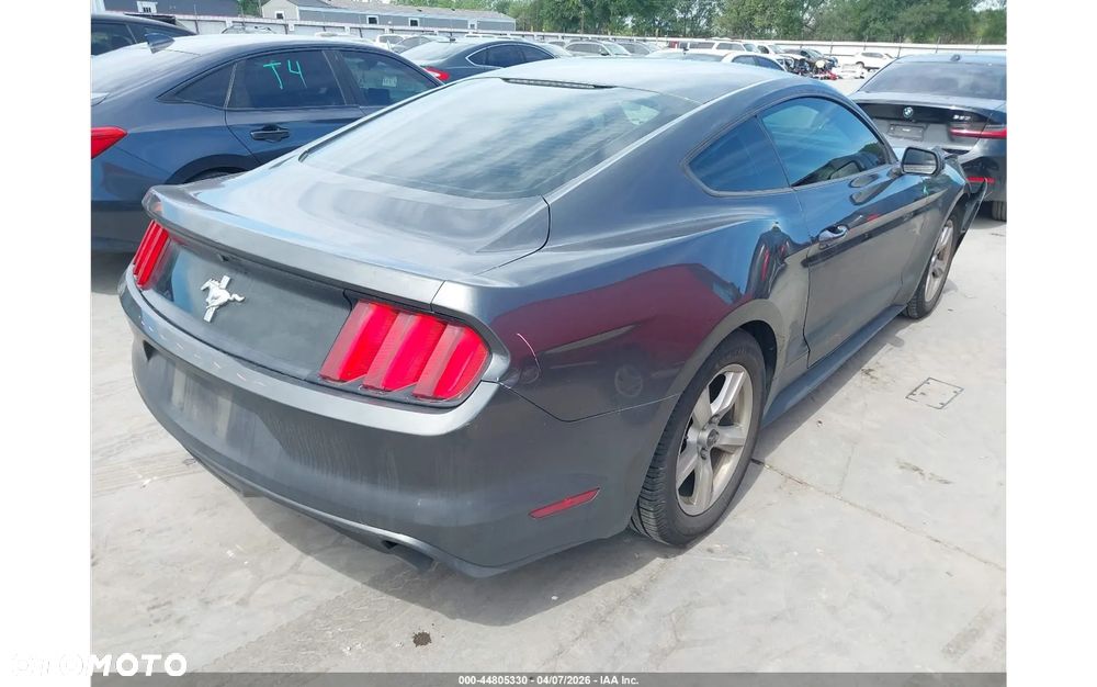 Ford Mustang - 4