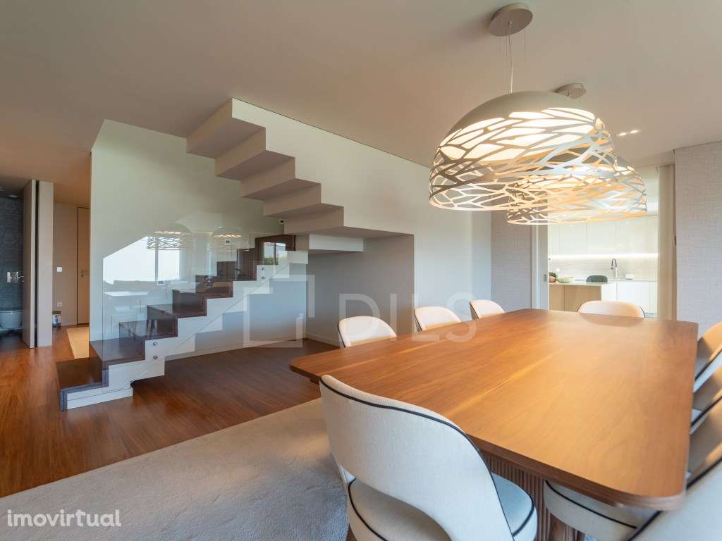 Moradia T4+1 com Piscina e Jardim, em Valadares - Grande imagem: 4/15