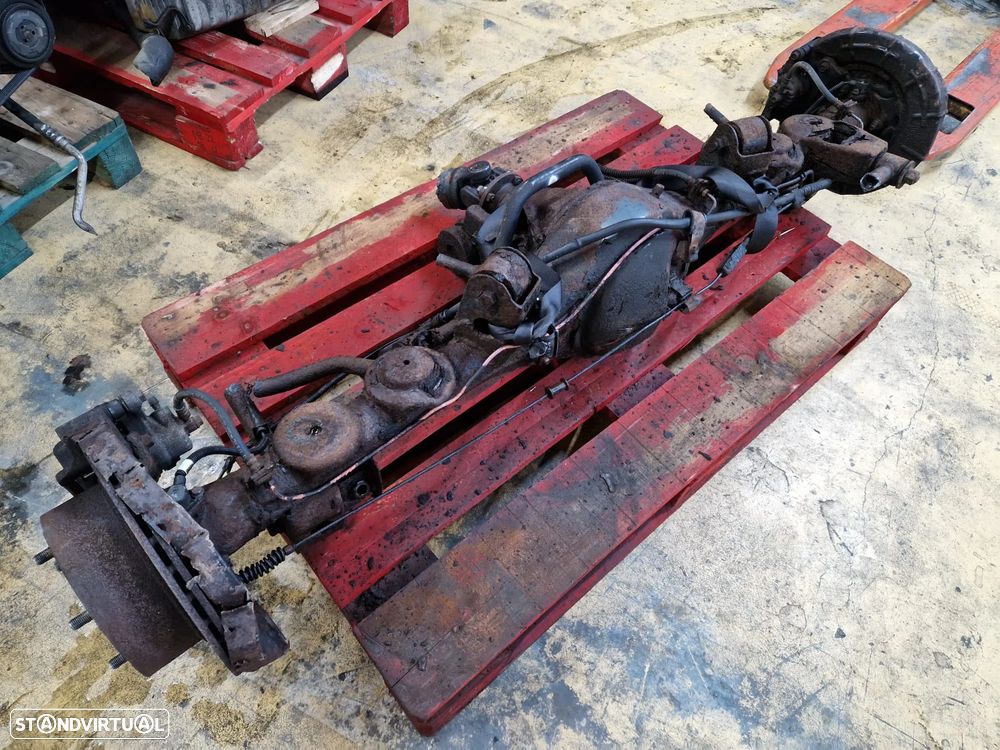 Eixo traseiro usado diferencial KIA SORENTO 2.5 CRDI semi eixos travagem - 1