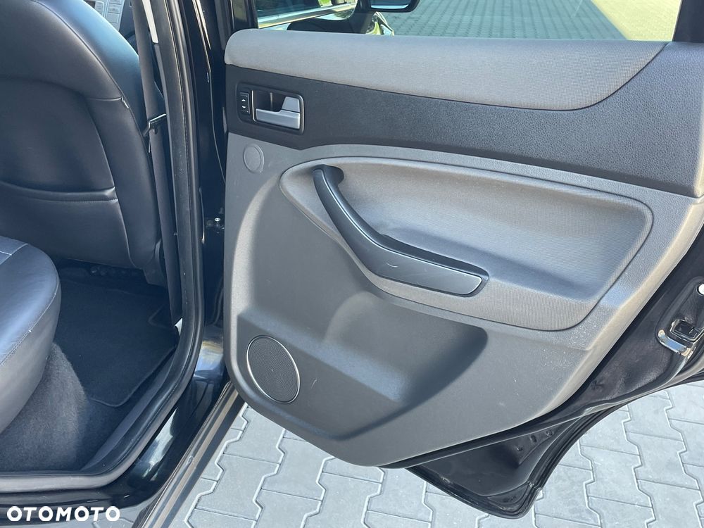 Ford Kuga - 28